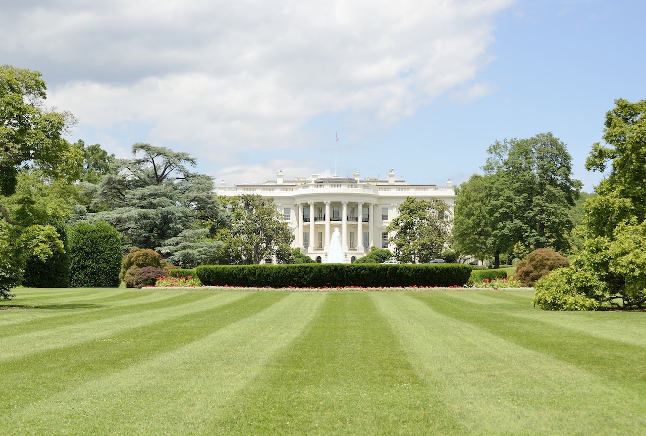 A picture of the White House, symbolizing the Trump income tax plan and U.S. fiscal policy.